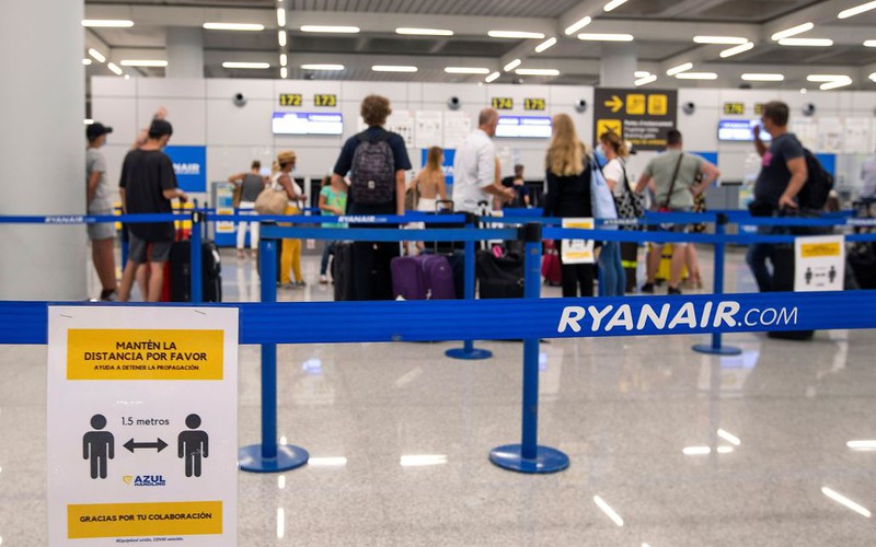 Quarantine 'to be cut to 10 days for holidaymakers returning to UK from Spain'