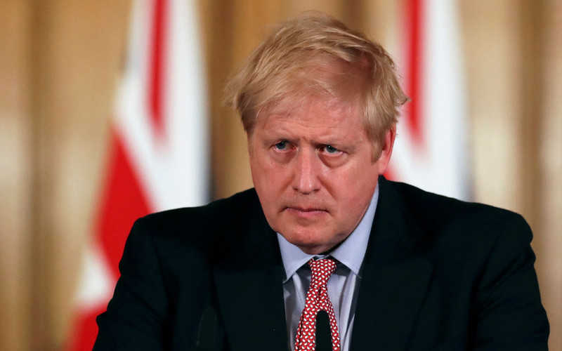 Johnson obawia się, że "druga fala pandemii uderzy w UK za 2 tygodnie"