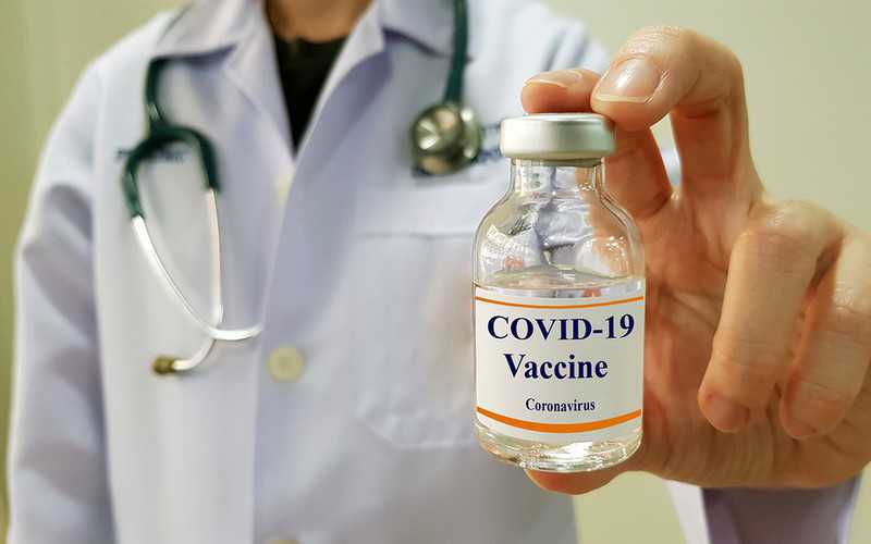 Szczepionka na Covid-19 "może nie być szeroko dostępna do połowy 2021 r."