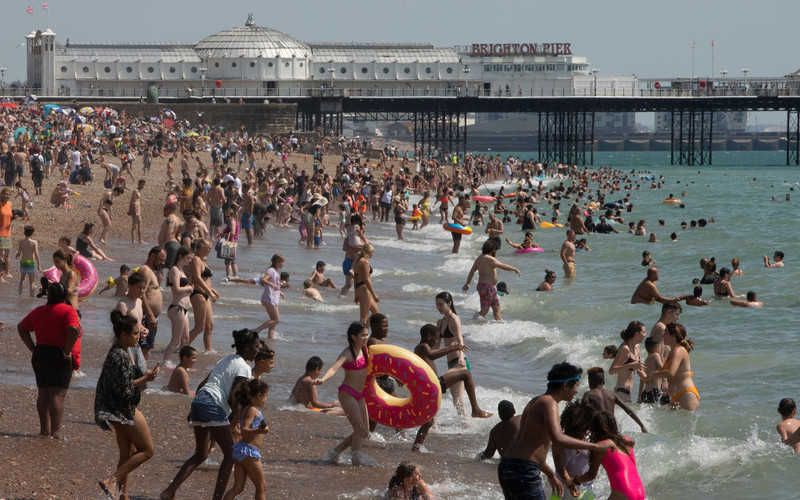 Brits bask in 30C temperatures as country set for hottest day of the year