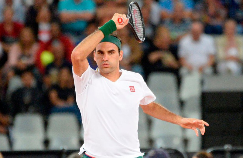 Roger Federer zagrał w tenisa z włoskimi nastolatkami na… dachu ich domów