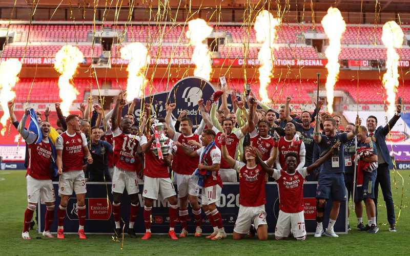 Arsenal 2-1 Chelsea: Pierre-Emerick Aubameyang double guides Gunners to FA Cup final win