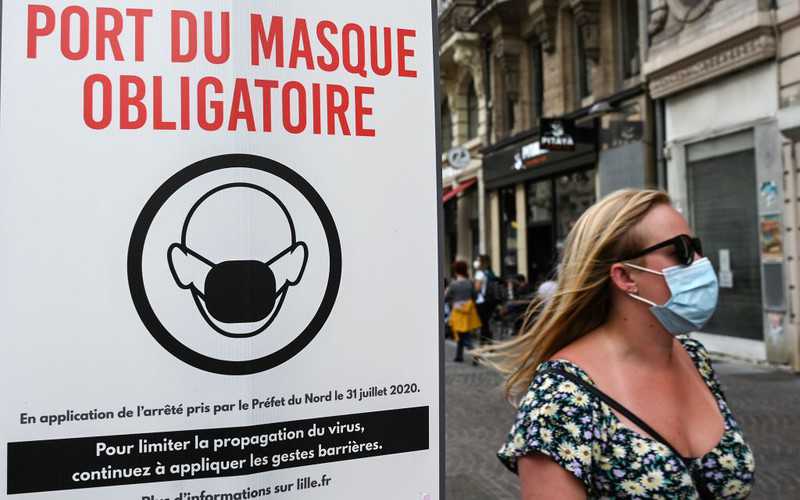 Francja: Maseczki obowiązkowe także na zewnątrz w dziesiątkach miast