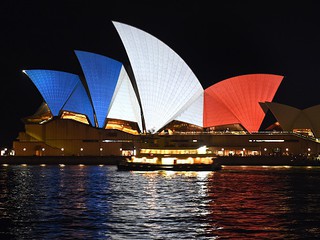 Zamach terrorystyczny w Paryżu. Świat solidaryzuje się z Francją