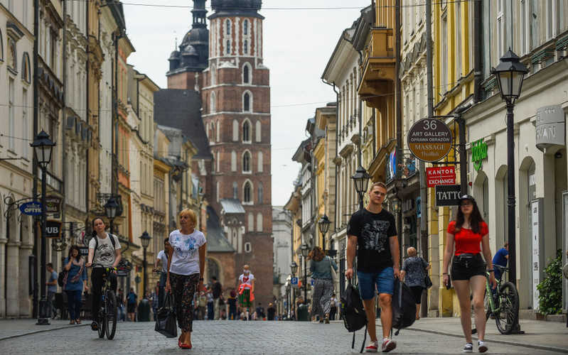 Psychologist: Despite development of epidemic, Poles show unrealistic optimism