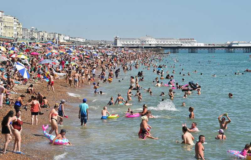 UK weather: Hottest August day for 17 years as temperatures top 36C