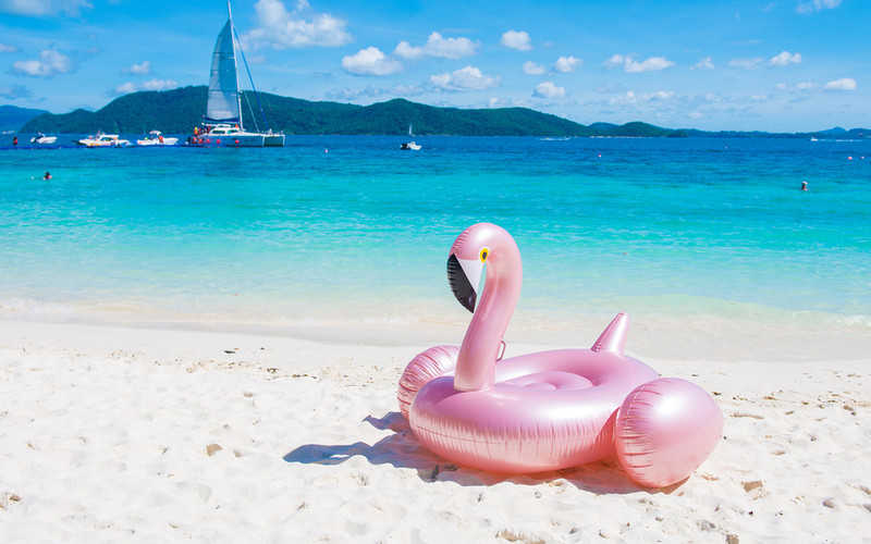 Denmark: Lifeguards urge beach-goers to keep an eye on inflatable flamingos