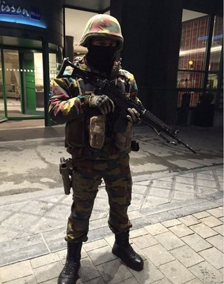 W centrum Brukseli trwa operacja policyjna. Mieszkańcom zaleca się pozostanie w domach