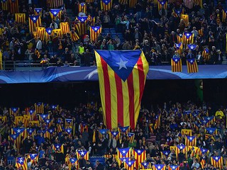 Barcelona podała UEFA do sądu za zakaz prezentowania katalońskich flag