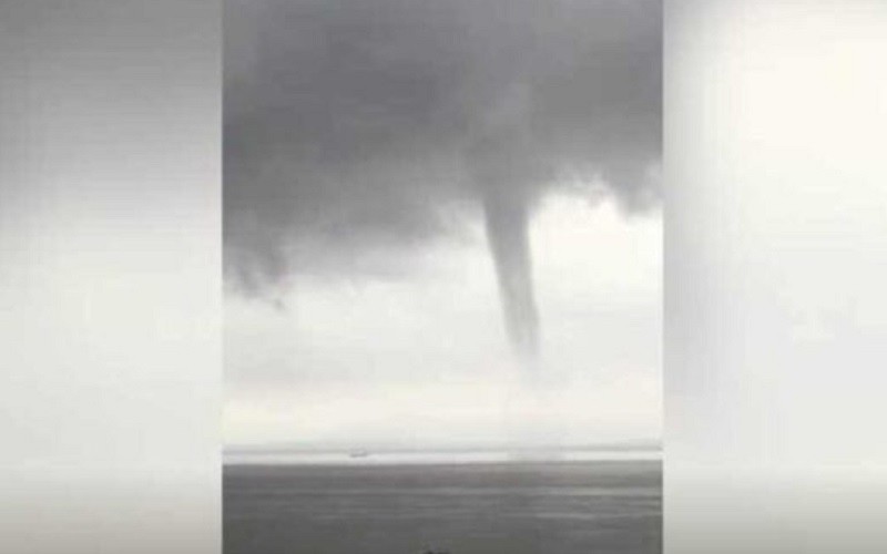 Massive waterspout seen over Bristol Channel amid UK storms