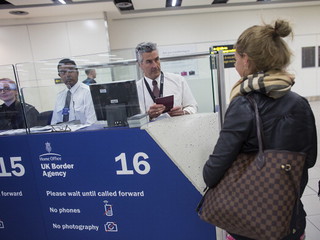 Net migration to UK hits record 336 000, statistics show