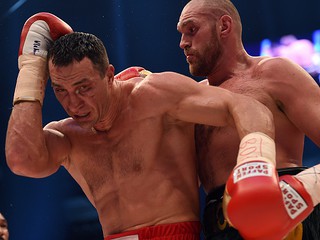 Tyson Fury wins heavyweight-title bout, hands Wladimir Klitschko his first loss since 2004