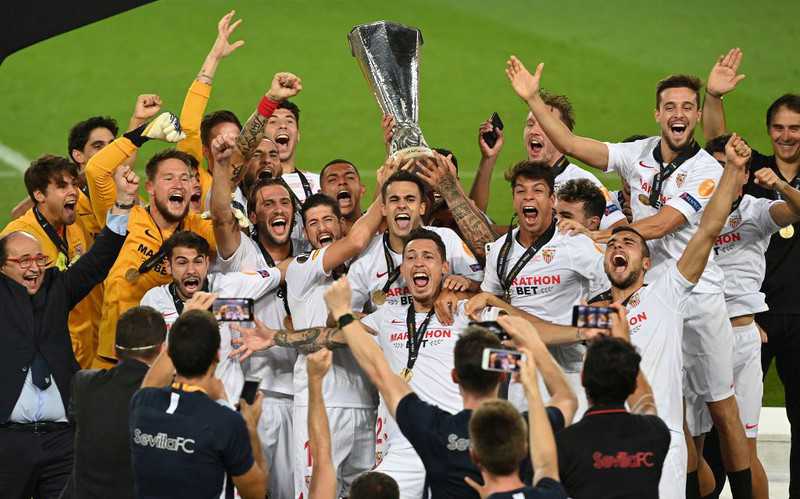 Piłkarska LE: Trofeum dla Sevilli 