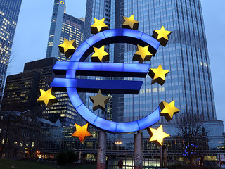 "Trzeba bronić strefy euro, a jeśli trzeba zrezygnować z Schengen"