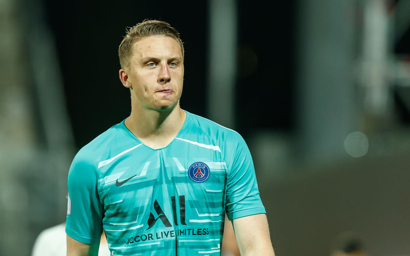 PSG goalkeeper Marcin Bulka wrecks £200k Lamborghini in horror crash