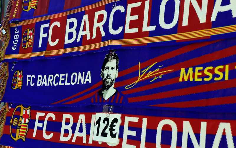 "Messi zostań!". Setki kibiców pod Camp Nou