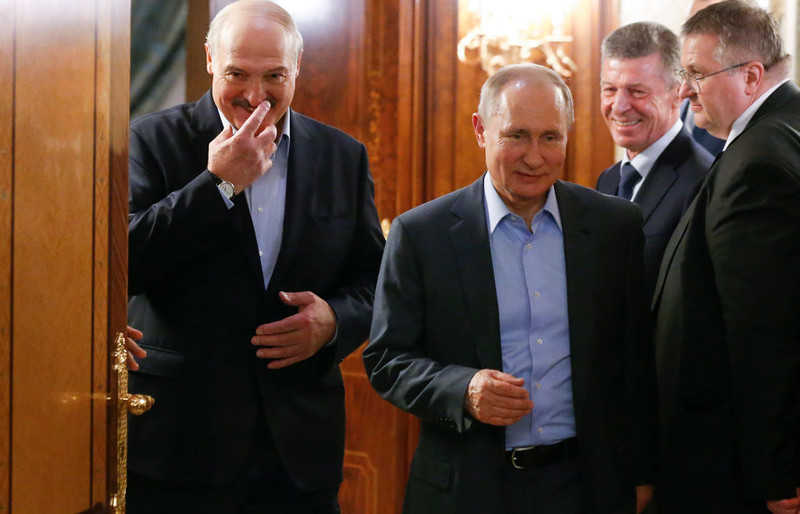 “El Pais”: Putin chroni reżim Łukaszenki
