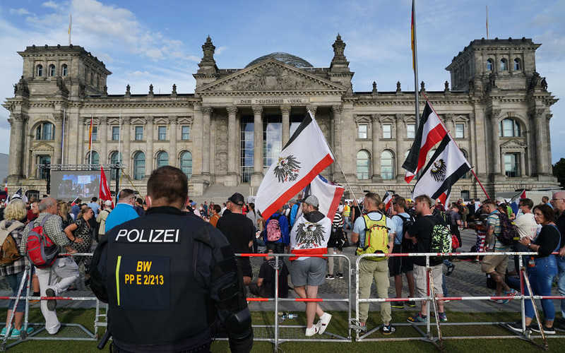 Niemcy: Berlińska policja przerwała demonstrację przeciwników restrykcji epidemicznych