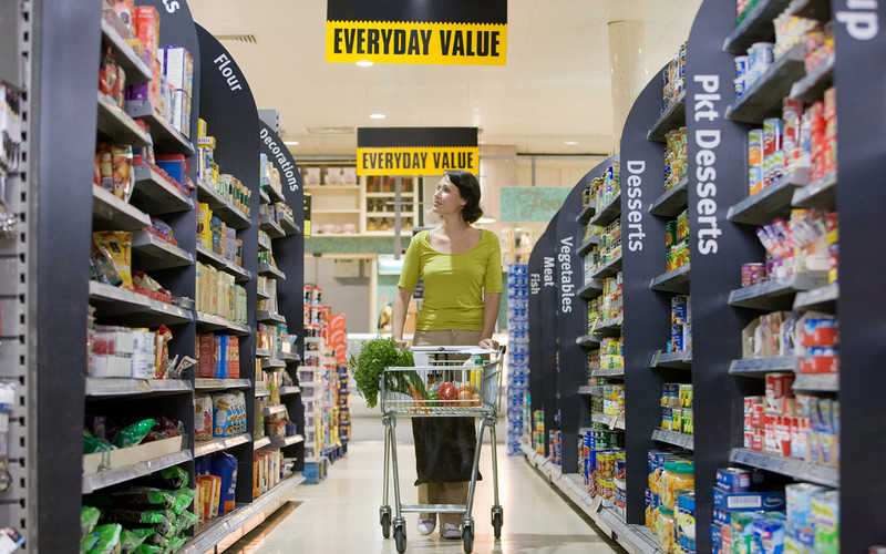 Wojna cenowa supermarketów w UK. Skorzystają na niej klienci