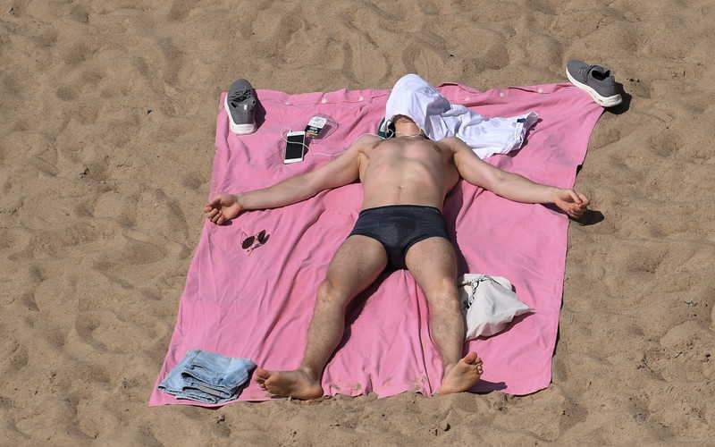 Tanning addictions may be caused by our genes, say scientists