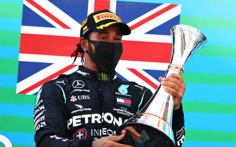 F1: Trzy kraksy i 90. zwycięstwo Hamiltona w Toskanii