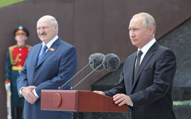 "Niezavisimaja Gazieta": Lukashenka asks Putin for help