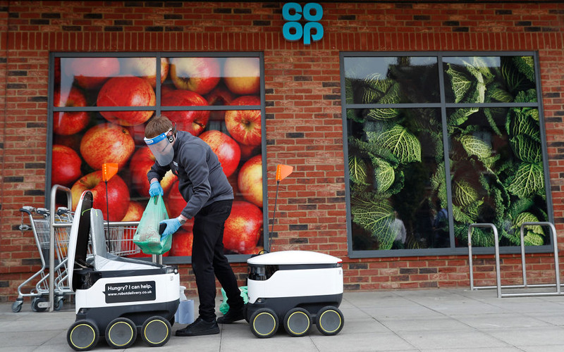 Brytyjskie supermarkety reagują na zasadę sześciu osób