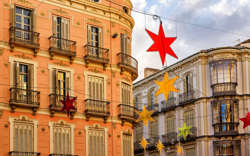 Spain: Christmas decorations appear in cities