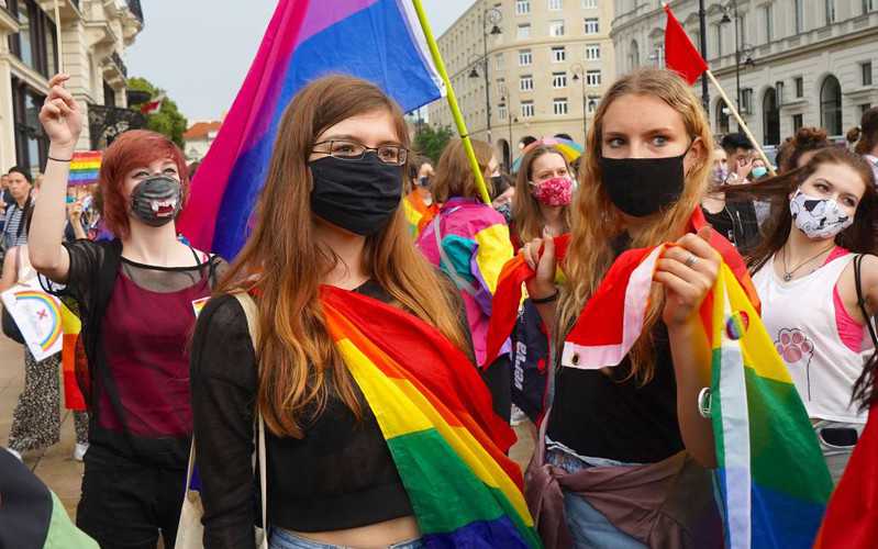 "Nasz Dziennik" o LGBT: UE chce wprowadzać rozwiązania naruszające polską konstytucję