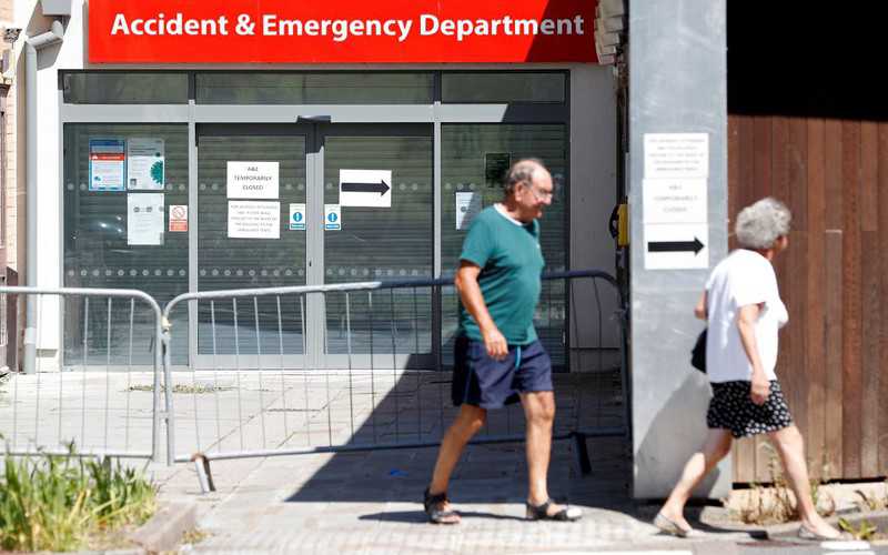 Coronavirus: Trial urges people to call 111 before going to A&E
