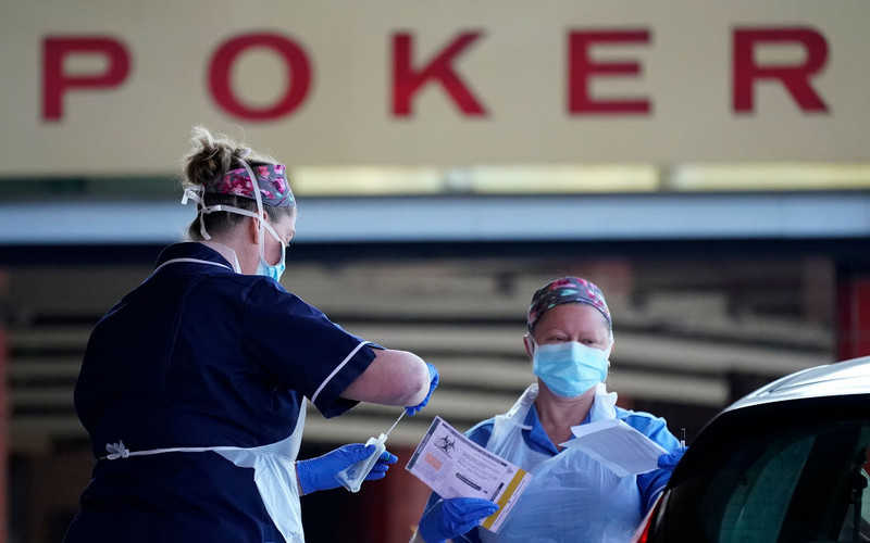 UK coronavirus alert should be raised to level 4, say chief medical officers
