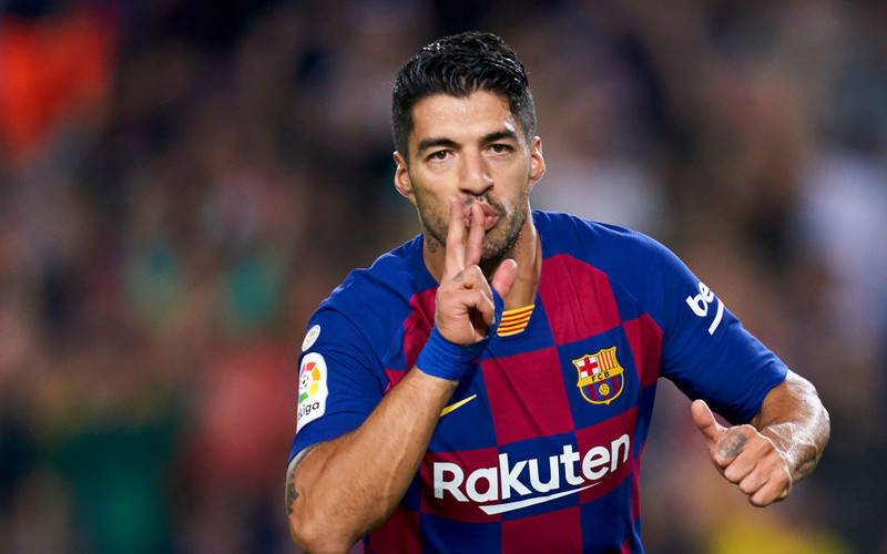 Barcelona's Luis Suarez accused of cheating to pass his Italian exam