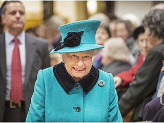 Królowa Elżbieta II pojechała pociągiem na święta. "Kupiła bilet na pierwszą klasę"
