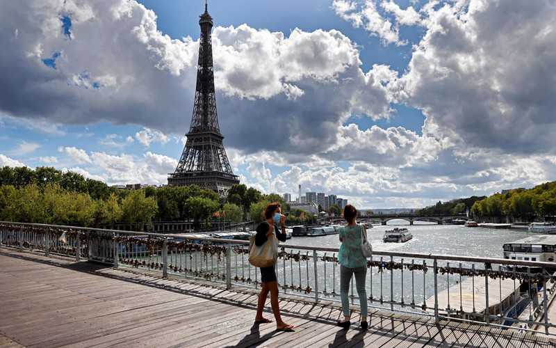 France: Eiffel Tower evacuated after bomb alarm