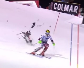 Marcel Hirscher nearly hit by falling drone during slalom race