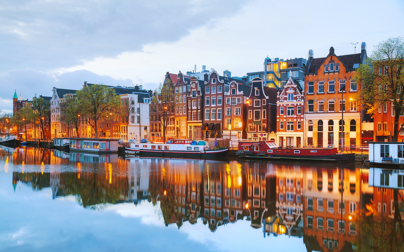 Coronavirus: New rules in Netherlands to cope with virus surge
