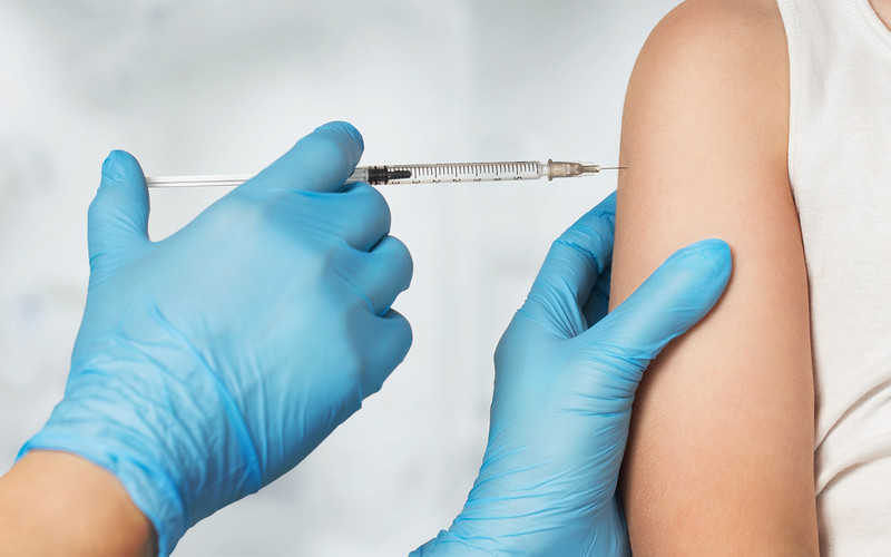 UK nie zacznie masowych szczepień na Covid-19 w 2021 r.