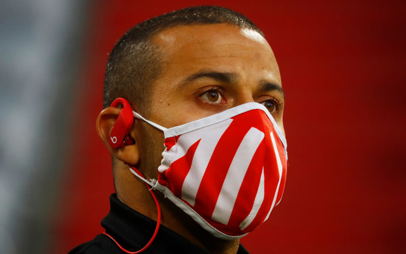 Piłkarz Liverpoolu Thiago zakażony koronawirusem