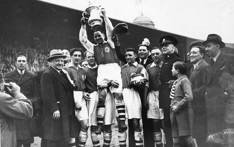 FA Cup: Historic trophy sold for £ 760k 