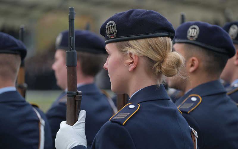 German military mulls bringing in feminine form for army ranks