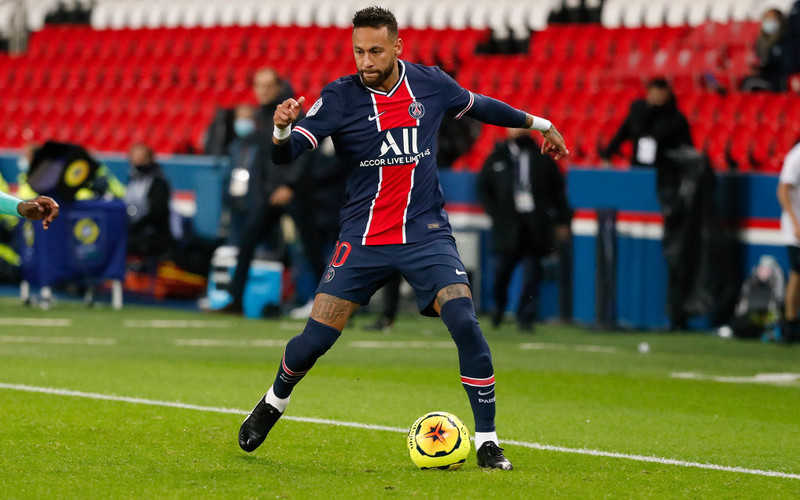 Paris St-Germain 6-1 Angers: Neymar scores twice 