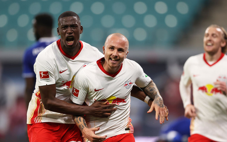 Leaders Leipzig beat Schalke, Dortmund win