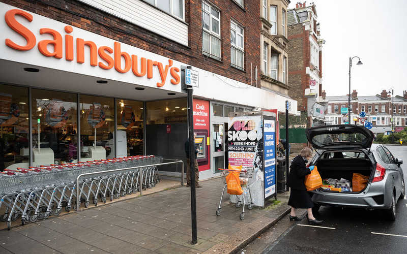 Supermarkety w UK "w trybie pilnym" wycofują kilka produktów