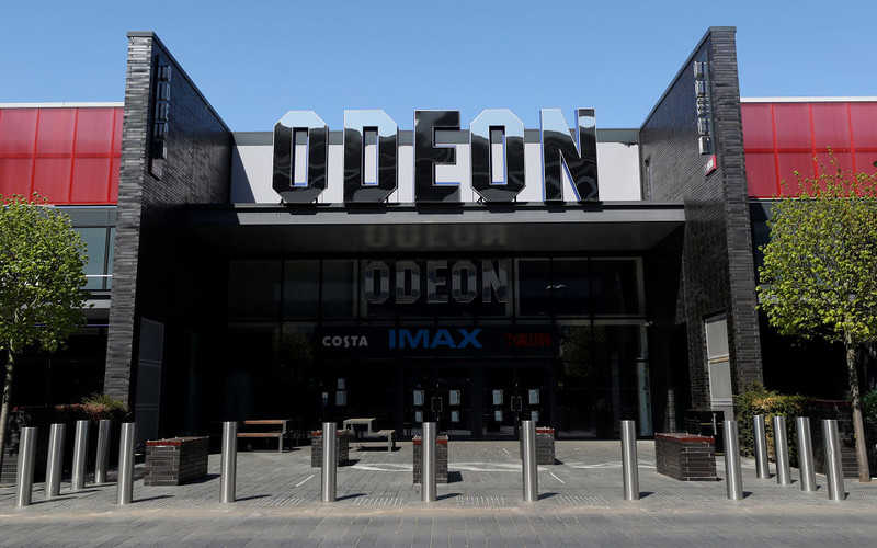 W UK kolejna duża sieć kin ogranicza działalność