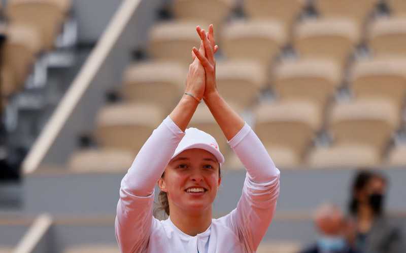 French Open 2020: Iga Swiatek reaches first Slam final with demolition of Nadia Podoroska