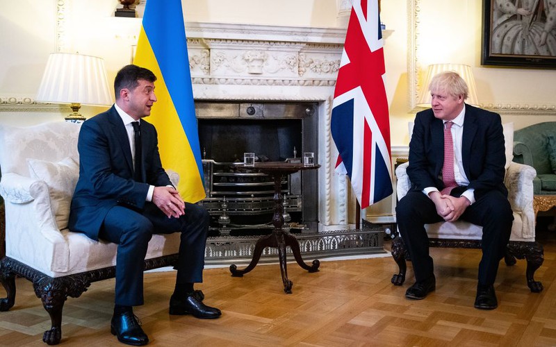 UK will help Ukraine fight Russia's influence