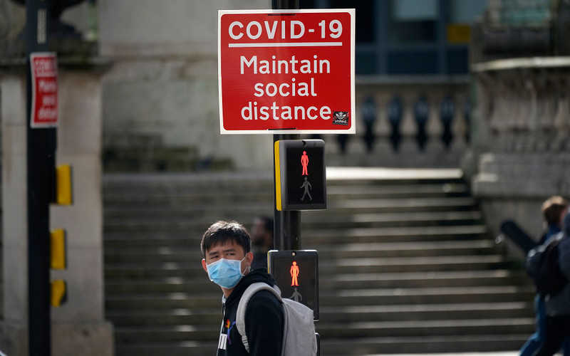 W UK prawie 13 tys. nowych zakażeń i 65 zgonów na Covid-19 