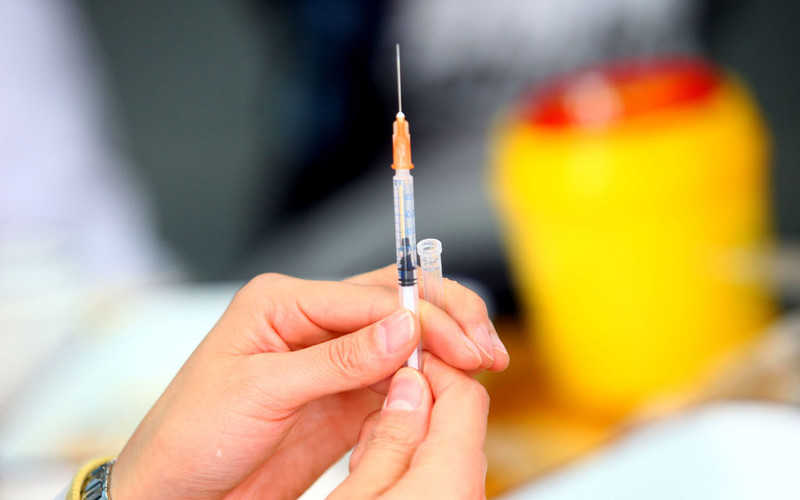 Facebook zakazuje reklam zniechęcających do szczepień