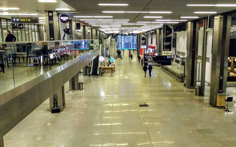 Kraków Airport: Bez nowych restrykcji dla osób w terminalu po wprowadzeniu strefy czerwonej