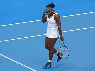 Serena Williams withdraws from Hopman Cup with knee injur